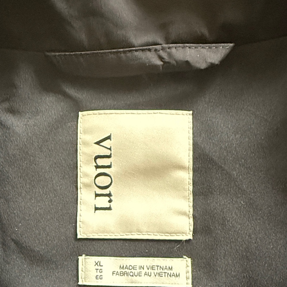 Vuori Canyon Insulated Vest in Black - Picture 4 of 5